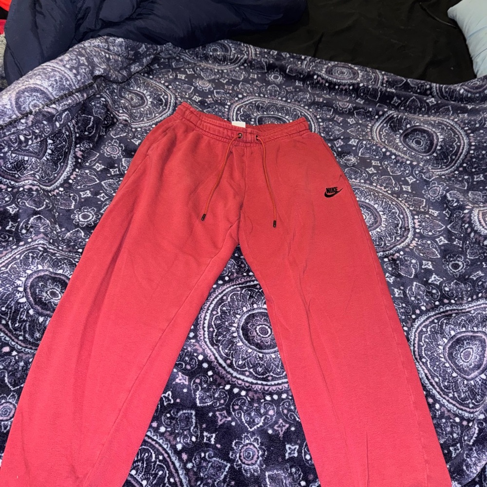 Nike Crimson Joggers - Picture 3 of 4
